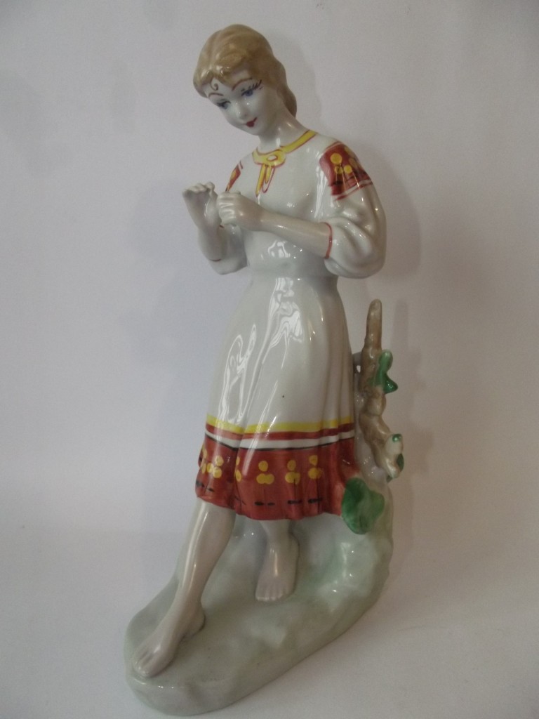 olegrunner777 : Russian UKRAINIAN women Soviet Porcelain Figurine USSR ...